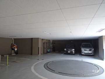 敷地内駐車場（屋内機械式）
