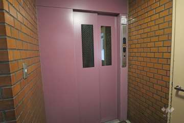 共用のエレベーター