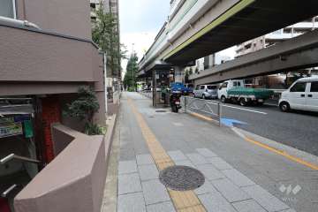 敷地東側の前面道路　