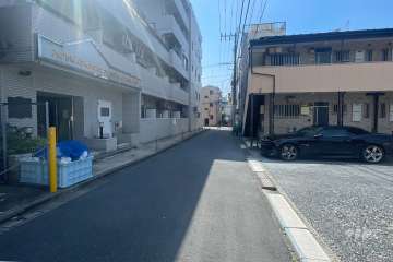 敷地西側の前面道路　