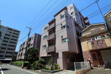 稲和高島平ハイムの外観（南東側から）