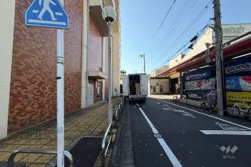 敷地の西側前面道路（北側から）