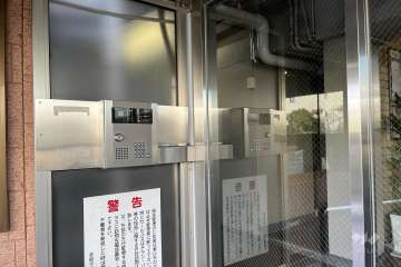 エントランスはオートロック付きです