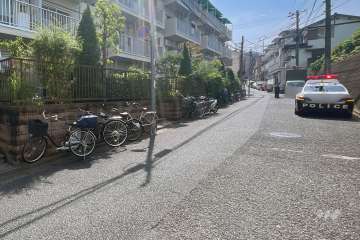 敷地の南側前面道路（西側から