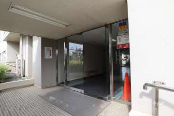 エントランス（南西側）　　