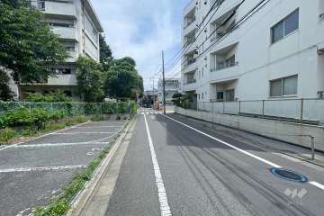 敷地西側の前面道路　