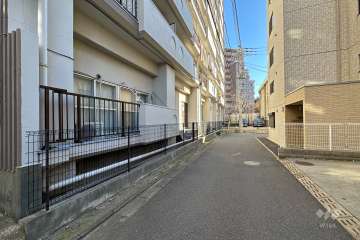 敷地西側の前面道路　