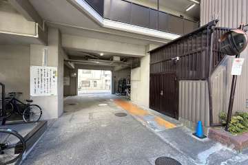 駐車場の出入り口　