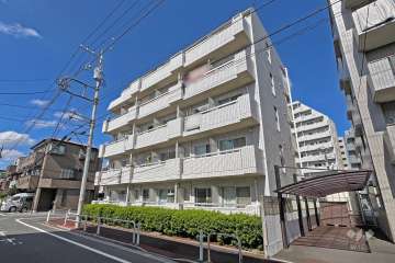 日神パレス西台の外観（南東側から）