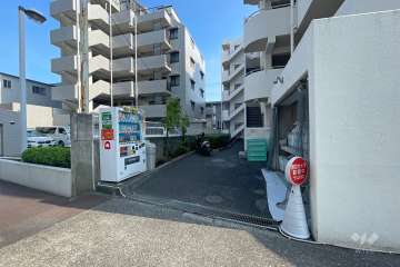 駐車場の出入り口