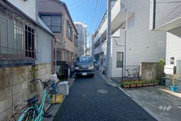 敷地北東側の前面道路