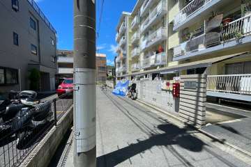 敷地南側の前面道路