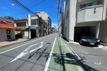 敷地東側の前面道路