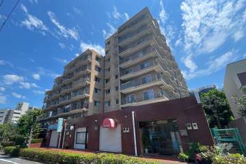 洋伸小豆沢公園マンションの外観（南西側から）