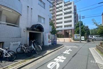 敷地の北側前面道路（東側から）