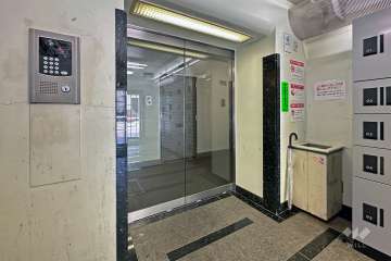 エントランスはオートロック付きです。