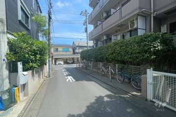 敷地西側の前面道路　