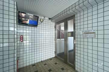 エントランスはオートロック付きです。