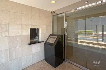 エントランスはオートロック付きです。