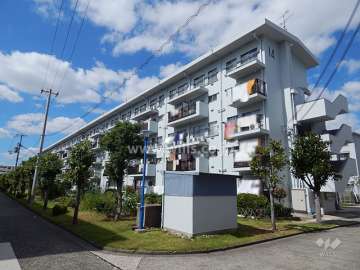 杭瀬第四団地14号棟の外観（南東から）