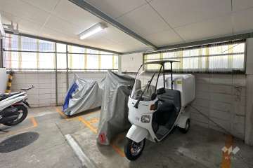 屋内に設けられたバイク置場