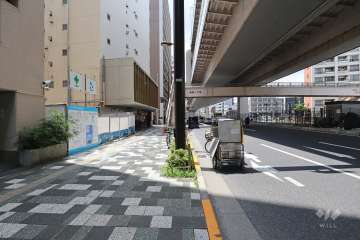 敷地北側の前面道路（東側から）
