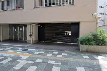 駐車場の出入り口（ロボットゲート付き）