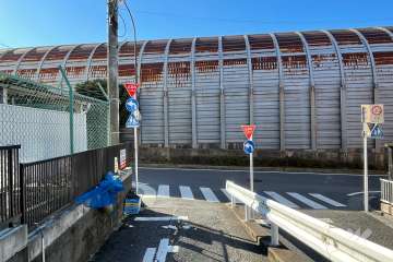 敷地北側の前面道路（東側から）