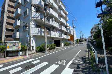 敷地の西側前面道路（北側から）