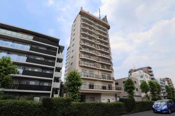 ライオンズマンション赤塚の外観（南西側から）