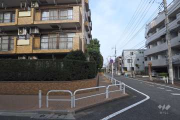 敷地南東側の前面道路　