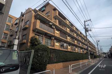 ライオンズマンション成増の外観（南西側から）