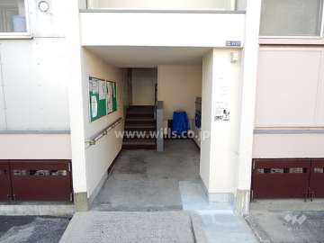 住戸入り口（共用ポスト）