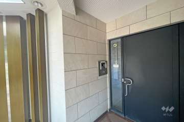 エントランスはオートロック付きです。