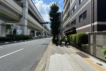 敷地の東側前面道路（北側から）