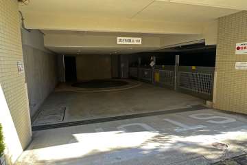 敷地内駐車場（屋内機械式）