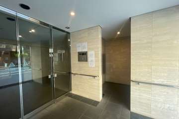 エントランスはオートロック付きです。