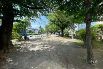 敷地に隣接した「宮本町37番遊び場」　