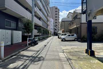 敷地西側の前面道路　