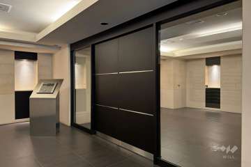 エントランスはオートロック付きです。　