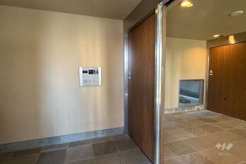 エントランスはオートロック付きです。