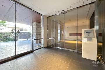 エントランスはオートロック付きです。