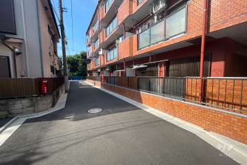 敷地の西側前面道路（南側から）