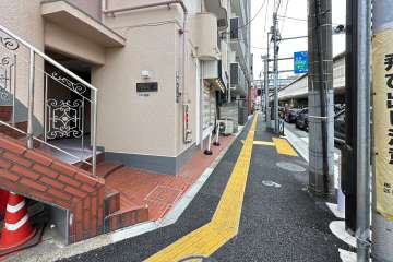 敷地北側の前面道路