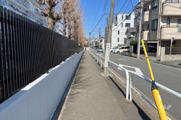 敷地東側の前面道路　