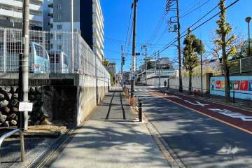 敷地南側の前面道路　