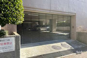 駐車場の出入り口（リングシャッター付き）