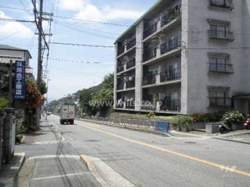 マンションの前面道路