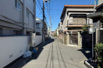 敷地の東側前面道路（南側から）