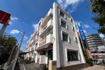 キャニオンマンション第8高島平の外観（南東側から）